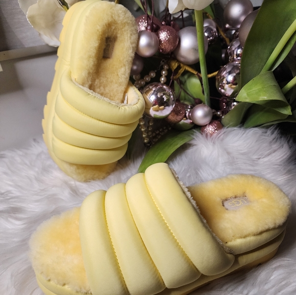 UGG BANANA YELLOW MAXI SHEEPSKIN PLATFORM Women SANDALS size8 new - Picture 2 of 8